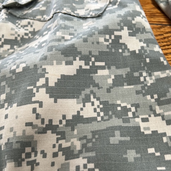 U.S. Army digital camo jacket. Size medium/short. Measurements on tag. - Picture 2 of 7